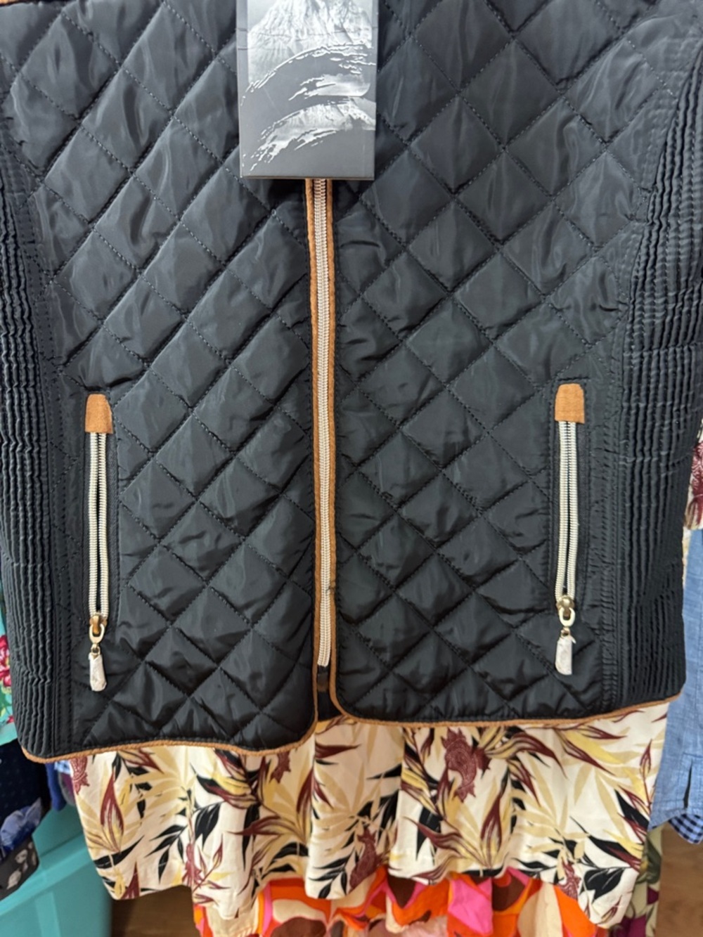 NWT Lee HanTon Quilted Puffer Vest Black with Leopard Faux Fur Lining - Medium - Picture 7 of 9